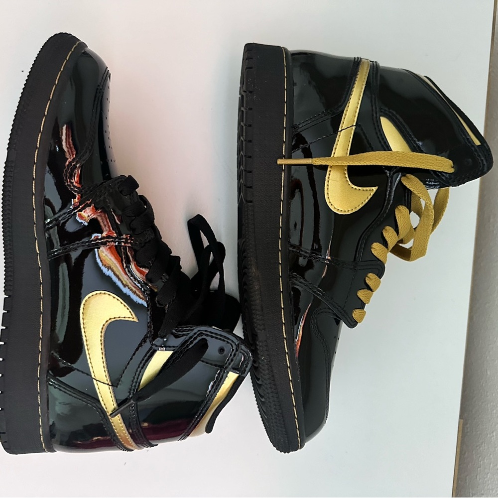 Air Jordan 1 black/metallic gold